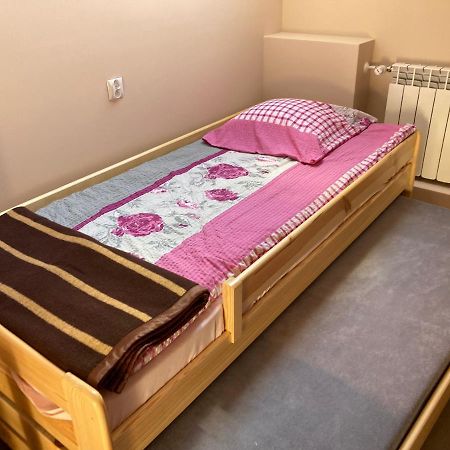 Dom Mlodziezowy W Polanie Apartment Serednie Male Luaran gambar