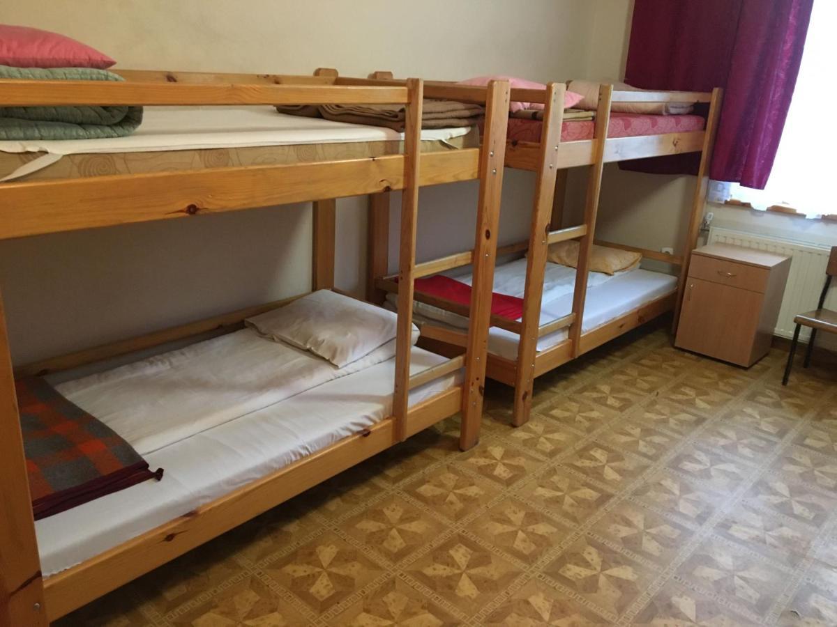 Dom Mlodziezowy W Polanie Apartment Serednie Male Luaran gambar