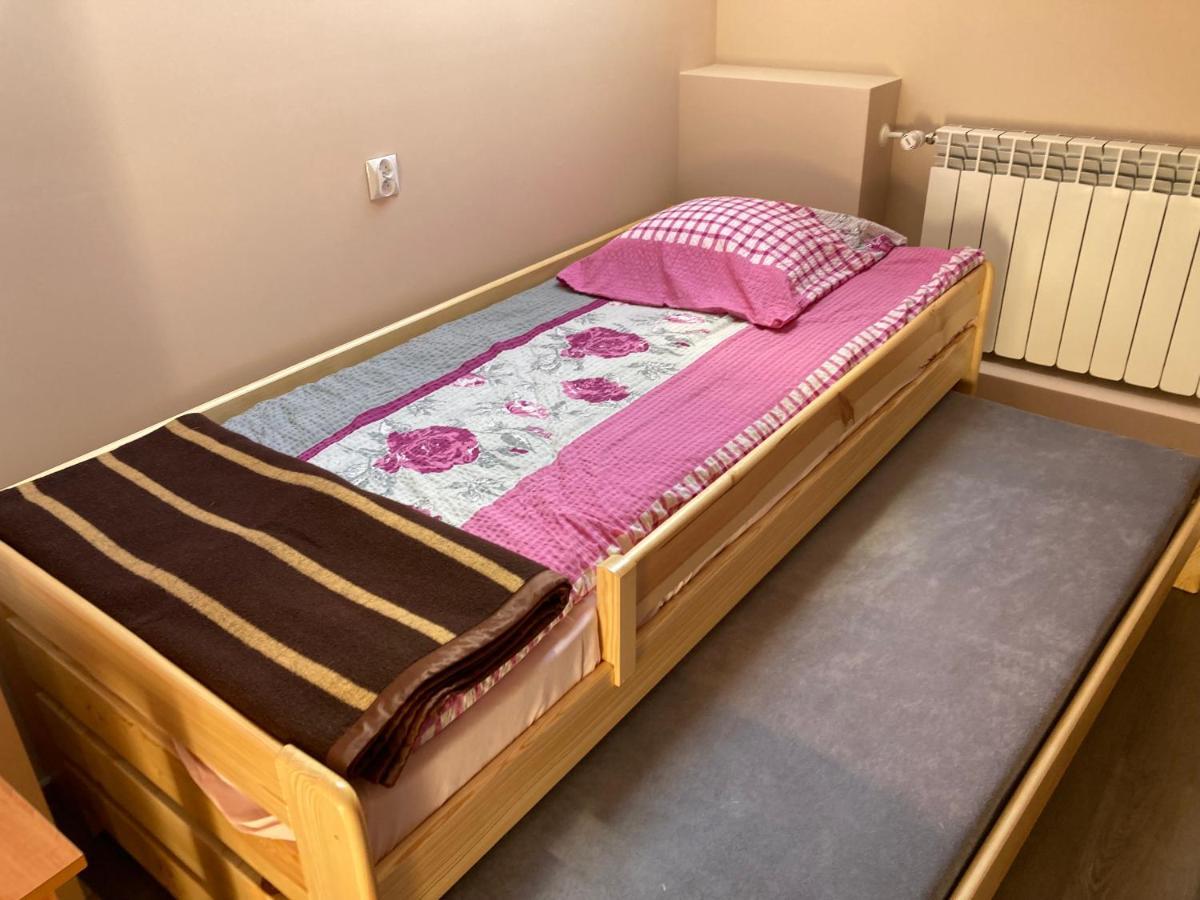 Dom Mlodziezowy W Polanie Apartment Serednie Male Luaran gambar