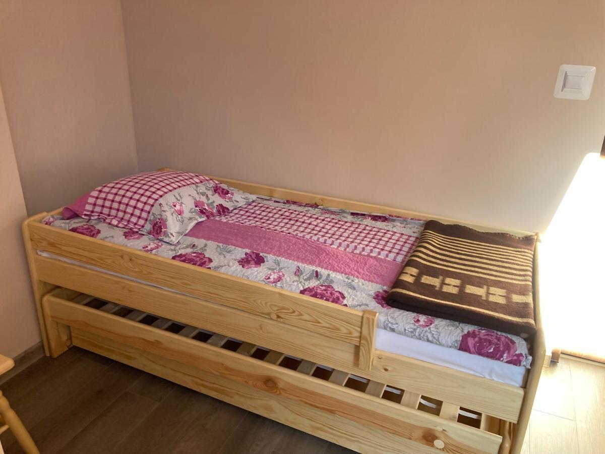 Dom Mlodziezowy W Polanie Apartment Serednie Male Luaran gambar