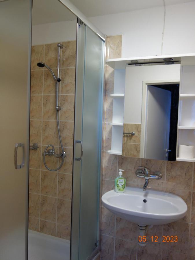 Dom Mlodziezowy W Polanie Apartment Serednie Male Luaran gambar