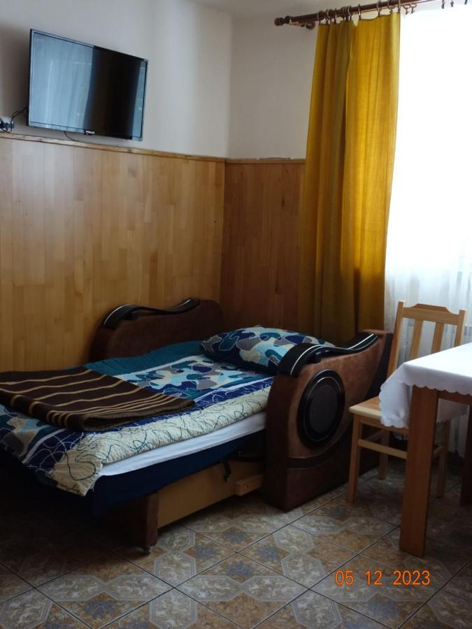 Dom Mlodziezowy W Polanie Apartment Serednie Male Luaran gambar